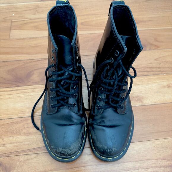 NO BOX Dr. Doc Martens Lace Up Combat Boots in Black Size Men's 7 Women's 8 - Picture 1 of 8